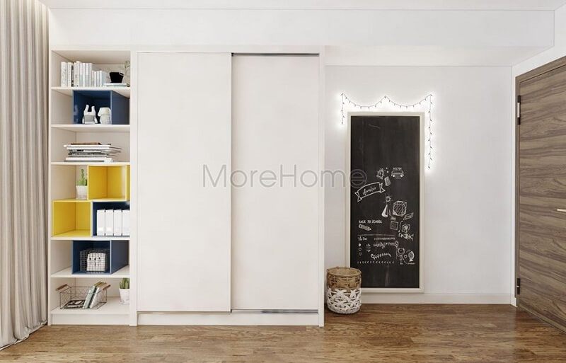 Mẫu tủ quần áo hiện đại với thiết kế âm tường khiến không gian căn phòng trở nên rộng rãi hơn rất nhiều. Gam màu trắng phù hợp với mọi độ rộng hẹp của không gian, làm sáng bừng cả một góc phòng